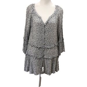 Beachlunchlounge tiered ruffled button front top with bell sleeves. Size M.